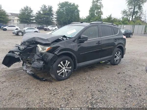 2T3BFREV5JW739815 — 2018 Toyota RAV4, фото 2 с аукциона IAAI, Передняя часть