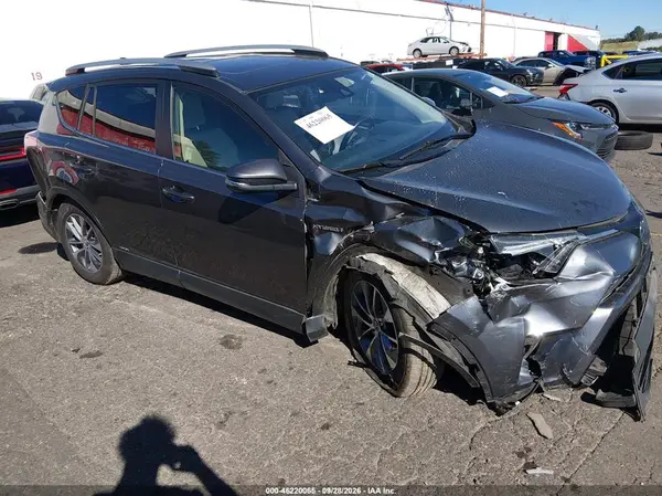 JTMRJREVXJD246237 — 2018 Toyota RAV4, Передняя часть (Front End), фото до ремонта