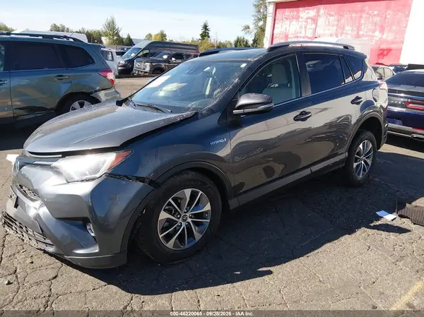 JTMRJREVXJD246237 — 2018 Toyota RAV4, фото 2 с аукциона IAAI, Передняя часть
