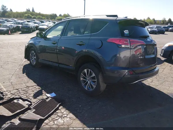 JTMRJREVXJD246237 — 2018 Toyota RAV4, фото 3 с аукциона IAAI, Передняя часть