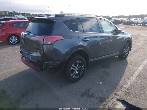 JTMBFREV9JJ191557 — 2018 Toyota RAV4, фото 4 с аукциона IAAI, Задняя часть