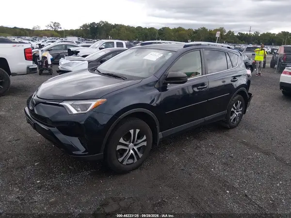 JTMZFREV4JJ206626 — 2018 Toyota RAV4, фото 2 с аукциона IAAI, Задняя часть