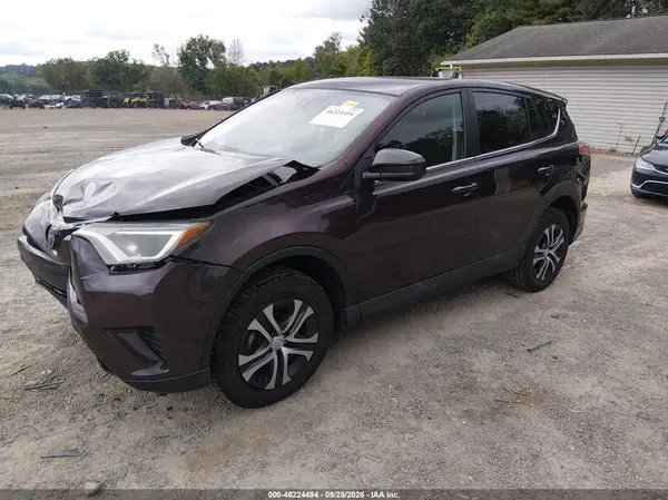 2T3BFREV0JW780627 — 2018 Toyota RAV4, фото 2 с аукциона IAAI, Передняя часть