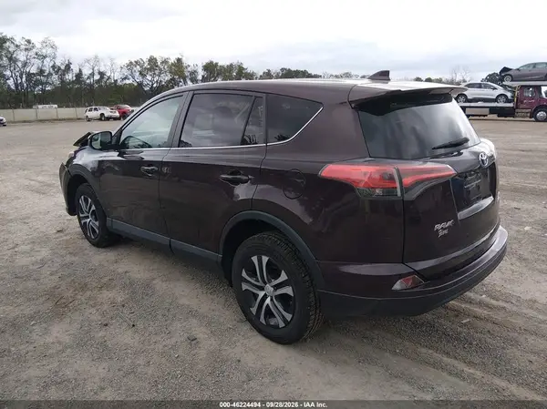 2T3BFREV0JW780627 — 2018 Toyota RAV4, фото 3 с аукциона IAAI, Передняя часть