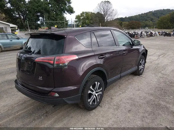 2T3BFREV0JW780627 — 2018 Toyota RAV4, фото 4 с аукциона IAAI, Передняя часть