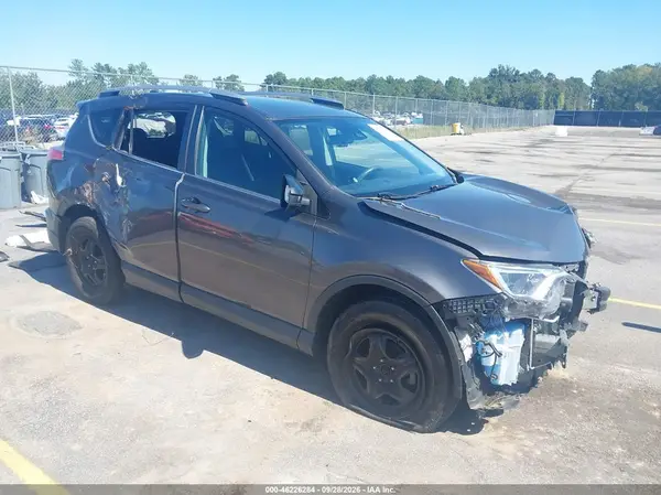 2T3ZFREV9JW520046 — 2018 Toyota RAV4, Передняя часть (Front End), фото до ремонта
