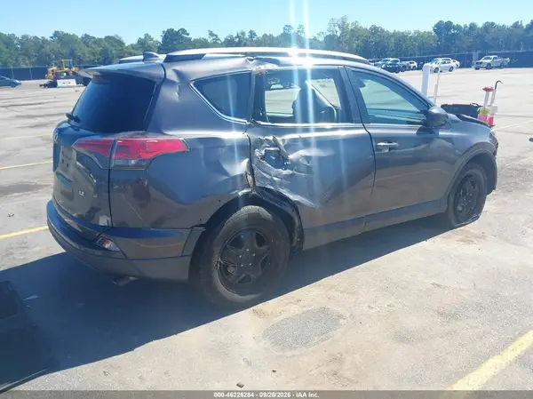 2T3ZFREV9JW520046 — 2018 Toyota RAV4, фото 4 с аукциона IAAI, Передняя часть
