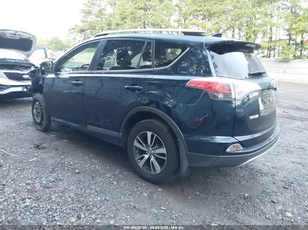 JTMRFREV0JJ748189 — 2018 Toyota RAV4, фото 3 с аукциона IAAI, Передняя часть