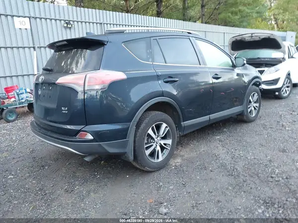 JTMRFREV0JJ748189 — 2018 Toyota RAV4, фото 4 с аукциона IAAI, Передняя часть