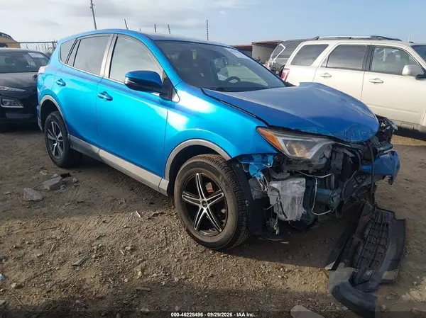 2T3WFREV4JW477383 — 2018 Toyota RAV4, Передняя часть (Front End), фото до ремонта