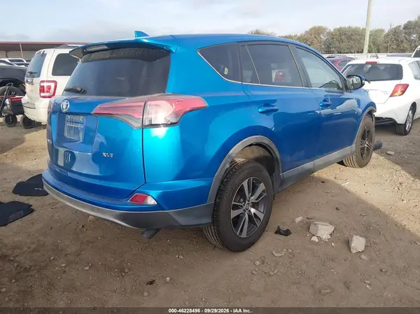 2T3WFREV4JW477383 — 2018 Toyota RAV4, фото 4 с аукциона IAAI, Передняя часть