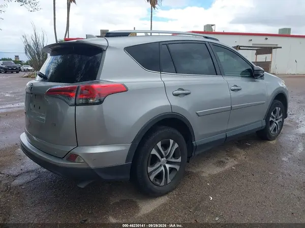 JTMZFREV5JJ171563 — 2018 Toyota RAV4, фото 4 с аукциона IAAI, Левый бок