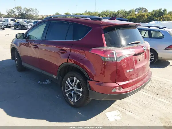 JTMBFREV5JD233804 — 2018 Toyota RAV4, фото 3 с аукциона IAAI, Задняя часть слева