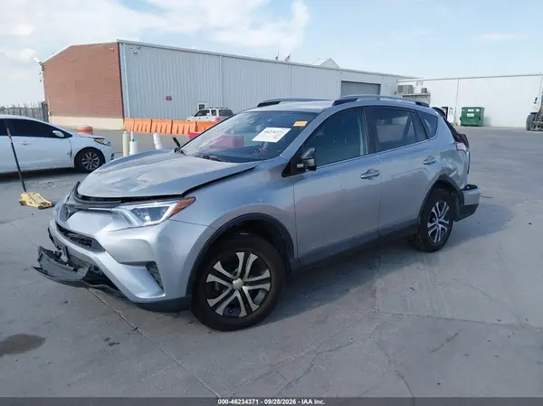 2T3ZFREVXJW515650 — 2018 Toyota RAV4, фото 2 с аукциона IAAI, Передняя часть
