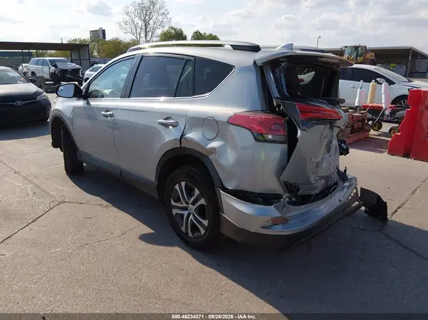 2T3ZFREVXJW515650 — 2018 Toyota RAV4, фото 3 с аукциона IAAI, Передняя часть