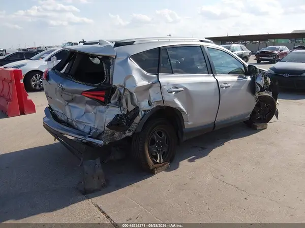 2T3ZFREVXJW515650 — 2018 Toyota RAV4, фото 4 с аукциона IAAI, Передняя часть