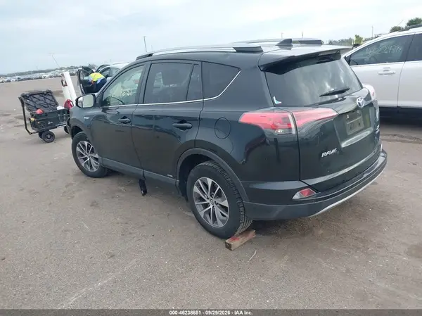 JTMRJREVXJD223914 — 2018 Toyota RAV4, фото 3 с аукциона IAAI, Передняя часть