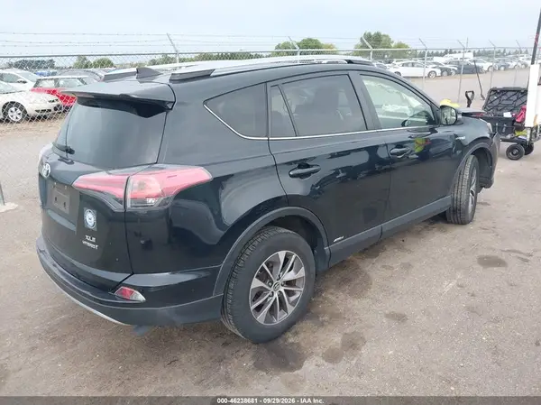 JTMRJREVXJD223914 — 2018 Toyota RAV4, фото 4 с аукциона IAAI, Передняя часть
