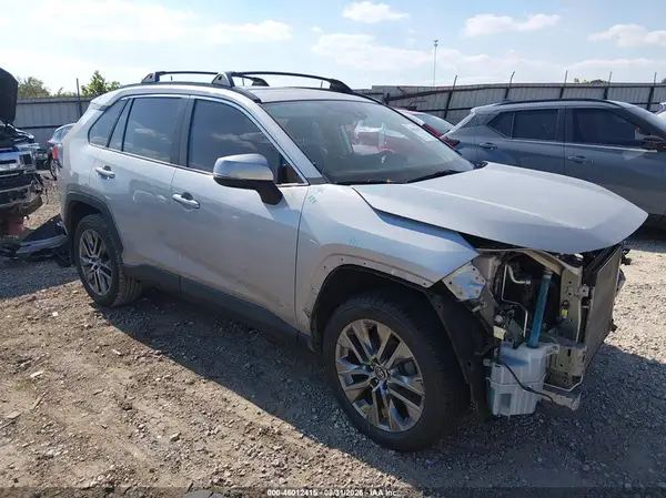 2T3C1RFV4KW038105 — 2019 Toyota RAV4, Передняя часть (Front End), фото до ремонта