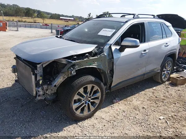 2T3C1RFV4KW038105 — 2019 Toyota RAV4, фото 2 с аукциона IAAI, Передняя часть