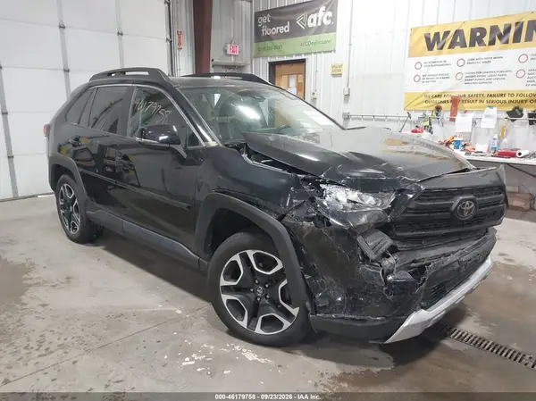2T3J1RFV7KC060141 — 2019 Toyota RAV4, Передняя часть (Front End), фото до ремонта