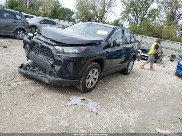 JTMF1RFV6KD004144 — 2019 Toyota RAV4, фото 2 с аукциона IAAI 14.10.2026, Передняя часть