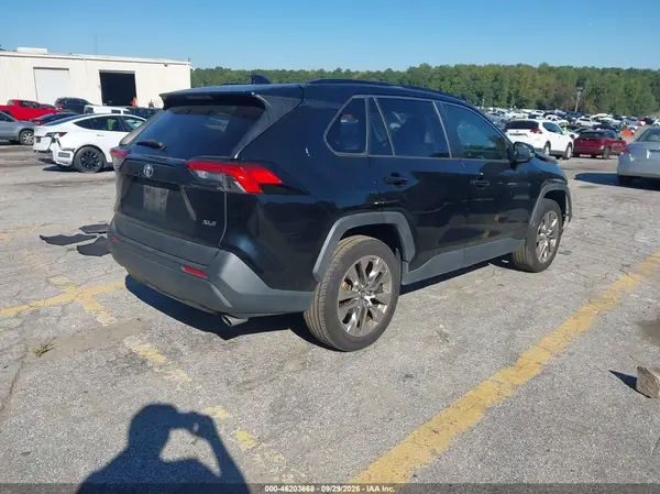 JTMC1RFV7KD510147 — 2019 Toyota RAV4, фото 4 с аукциона IAAI, Передняя часть