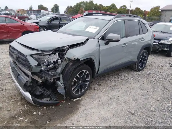 2T3J1RFV7KW034072 — 2019 Toyota RAV4, фото 2 с аукциона IAAI, Передняя часть