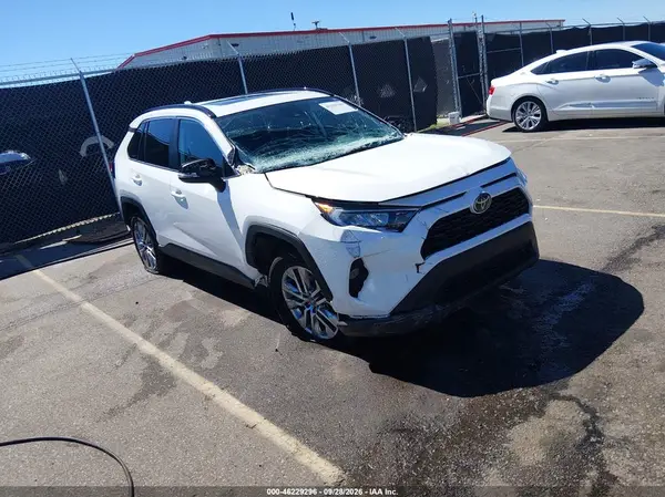 2T3C1RFV2KW045165 — 2019 Toyota RAV4, Передняя часть (Front End), фото до ремонта
