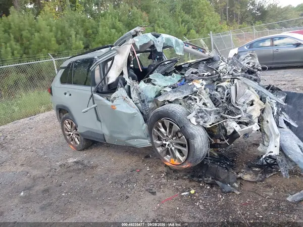 2T3C1RFV1KC010425 — 2019 Toyota RAV4, Передняя часть (Front End), фото до ремонта