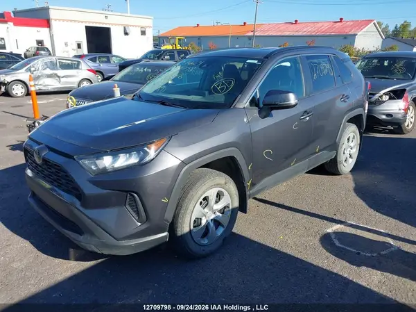 2T3B1RFV5LW127176 — 2020 Toyota RAV4, фото 2 с аукциона IAAI 29.09.2026, Передняя часть