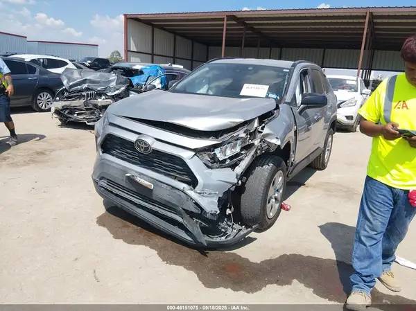 2T3H1RFV0LW096235 — 2020 Toyota RAV4, фото 2 с аукциона IAAI 13.10.2026, Передняя часть