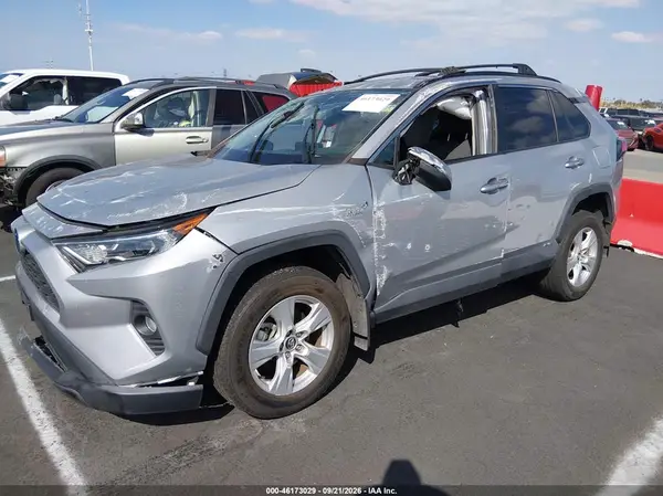 2T3RWRFV1LW086027 — 2020 Toyota RAV4, фото 2 с аукциона IAAI, Опрокидывание