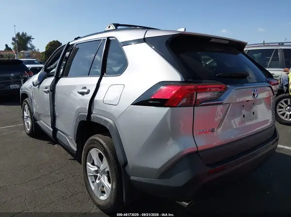 2T3RWRFV1LW086027 — 2020 Toyota RAV4, фото 3 с аукциона IAAI, Опрокидывание