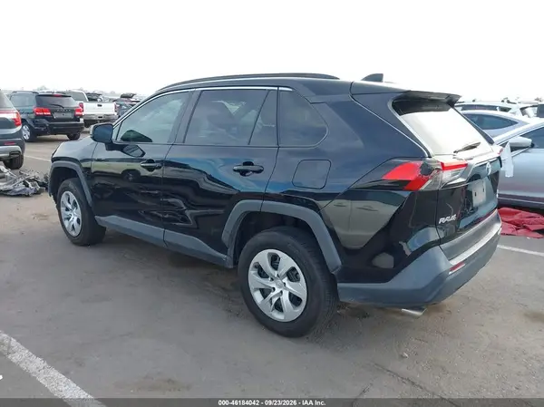 2T3F1RFV7LC106381 — 2020 Toyota RAV4, фото 3 с аукциона IAAI, Передняя часть