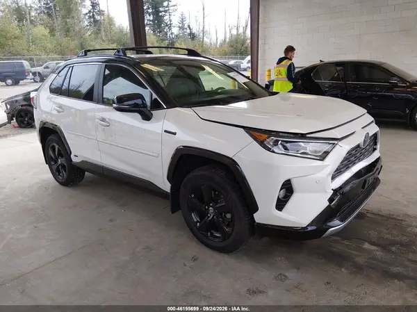 JTMEWRFVXLJ037888 — 2020 Toyota RAV4, Передняя часть (Front & Rear), фото до ремонта