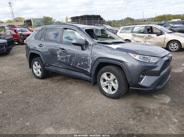 2T3RWRFV2LW094072 — 2020 Toyota RAV4, Передняя часть слева (Left Front), фото до ремонта