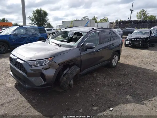 2T3RWRFV2LW094072 — 2020 Toyota RAV4, фото 2 с аукциона IAAI 10.10.2026, Передняя часть слева