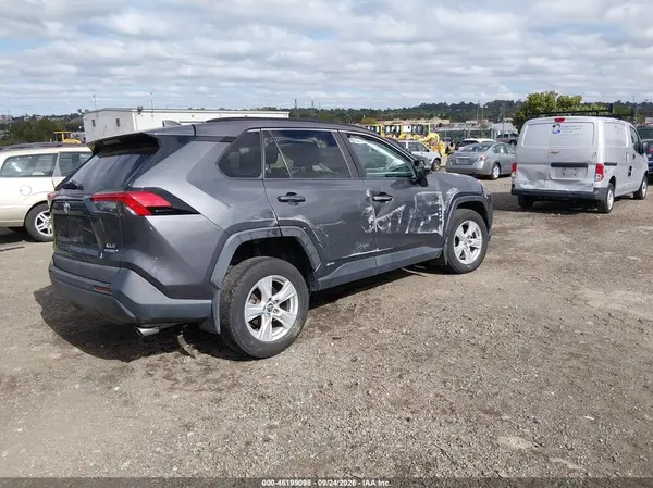 2T3RWRFV2LW094072 — 2020 Toyota RAV4, фото 4 с аукциона IAAI 10.10.2026, Передняя часть слева