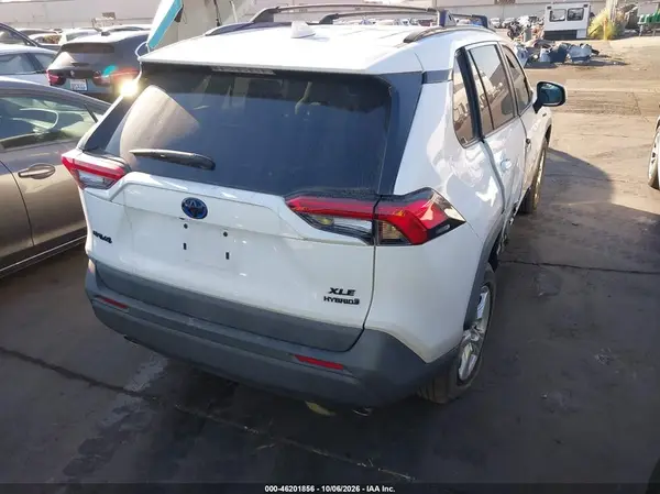 4T3R6RFV2LU003897 — 2020 Toyota RAV4, фото 4 с аукциона IAAI 14.10.2026, Правый бок