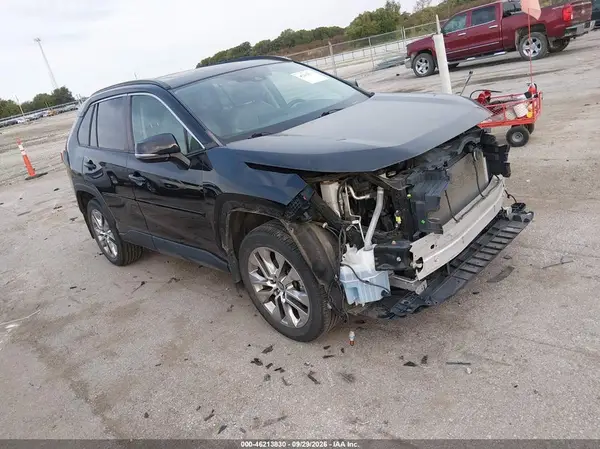 2T3A1RFV3LW136888 — 2020 Toyota RAV4, Передняя часть (Front End), фото до ремонта
