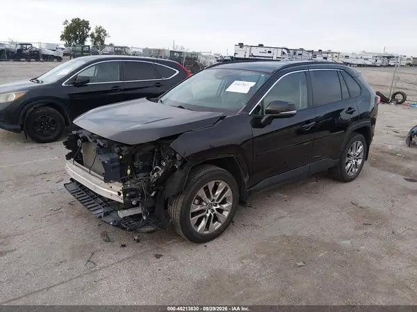 2T3A1RFV3LW136888 — 2020 Toyota RAV4, фото 2 с аукциона IAAI, Передняя часть