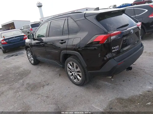 2T3A1RFV3LW136888 — 2020 Toyota RAV4, фото 3 с аукциона IAAI, Передняя часть