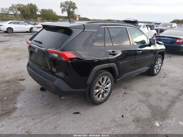 2T3A1RFV3LW136888 — 2020 Toyota RAV4, фото 4 с аукциона IAAI, Передняя часть