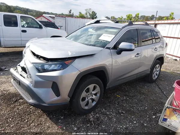 2T3K1RFV7LW081561 — 2020 Toyota RAV4, фото 2 с аукциона IAAI, Передняя часть