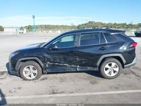 2T3P1RFV5LC091321 — 2020 Toyota RAV4, Левая сторона, фото до ремонта