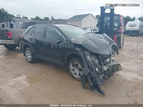2T3B1RFV5MC235364 — 2021 Toyota RAV4, Передняя часть, фото до ремонта