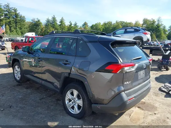2T3MWRFV8MW126017 — 2021 Toyota RAV4, фото 3 с аукциона IAAI, Передняя часть