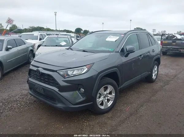 2T3P1RFV7MC186254 — 2021 Toyota RAV4, фото 2 с аукциона IAAI 30.09.2026, Передняя часть слева