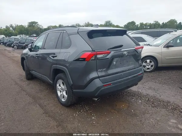 2T3P1RFV7MC186254 — 2021 Toyota RAV4, фото 3 с аукциона IAAI 30.09.2026, Передняя часть слева